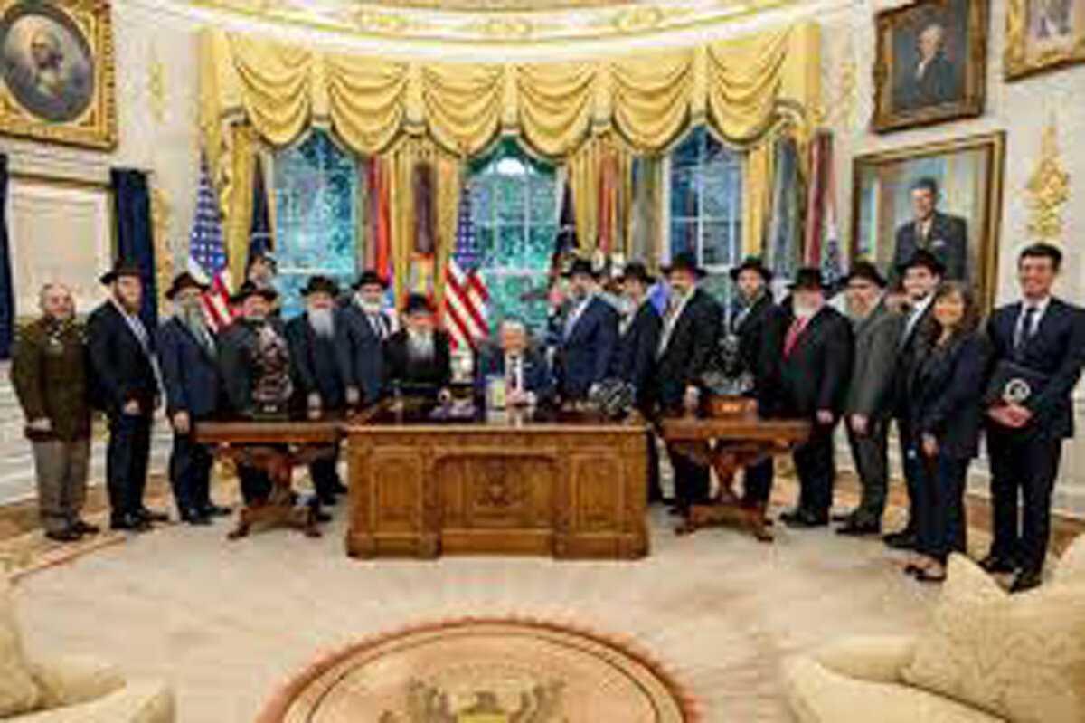 ببینید | دیدار ترامپ با گروگانهای اسرائیلی در کاخ سفید ببینید | دیدار ترامپ با گروگانهای اسرائیلی در کاخ سفید