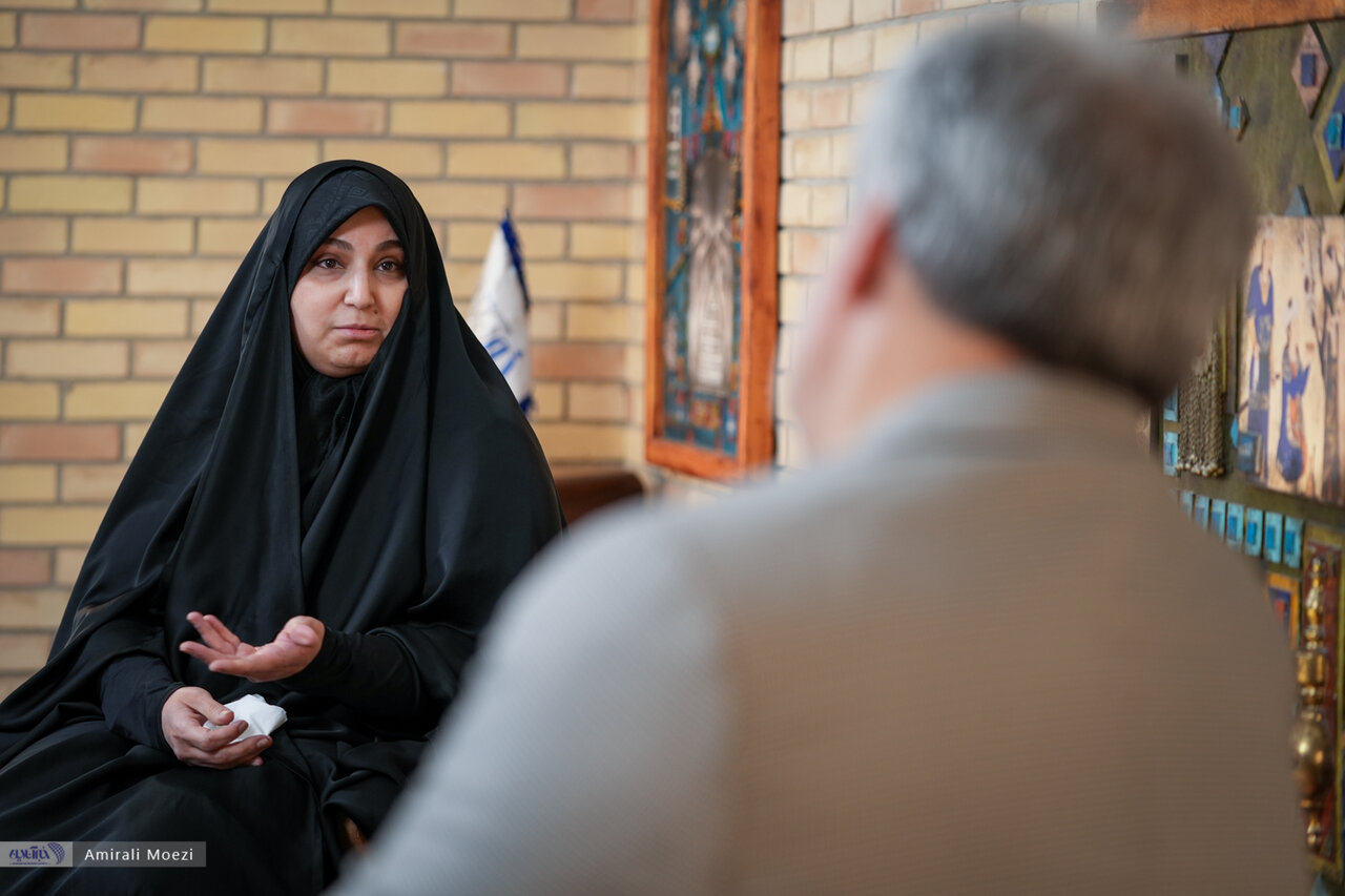 ماجرای گریه کردن شهید سلیمانی بعد از دیدن مراسم سخنرانی‌اش/ نرجس سلیمانی: در زمان حیات ایشان عضو شورای شهر نمی شدم