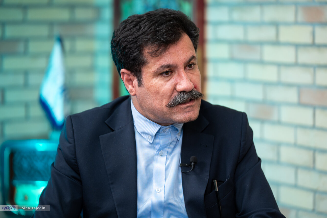 پاسخ عبدالکریم حسینزاده به حملات تندروها؛ علت موضعگیری معاون توسعه روستایی در حوزه سیاسی چیست؟/ آیا بازگشت ایرانیان خارج از کشور پروژه امنیتی است؟ پاسخ عبدالکریم حسینزاده به حملات تندروها؛ علت موضعگیری معاون توسعه روستایی در حوزه سیاسی چیست؟/ آیا بازگشت ایرانیان خارج از کشور پروژه امنیتی است؟